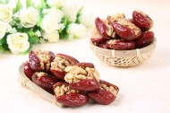 好吃的红枣加核桃图片