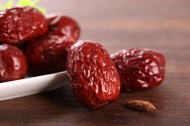 晒干的健康营养大红枣图片