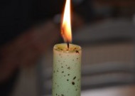 点燃的蜡烛图片