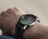 戴在手腕上的手表图片大全