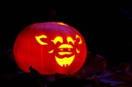 夜晚中的南瓜灯图片