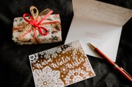 圣诞礼物和贺卡的图片