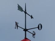 屋顶上的风向标图片