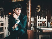 戴在手腕上的手表图片大全