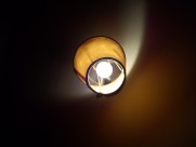 照亮黑夜的灯的图片