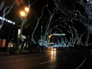 照亮黑夜的灯的图片