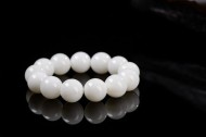 白色的珍珠手链图片