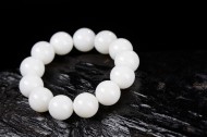 白色的珍珠手链图片