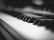 钢琴键盘高清图片