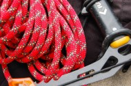 攀岩用的红色攀岩绳图片大全