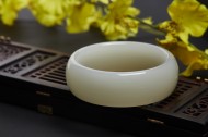 贵重精美的玉镯图片
