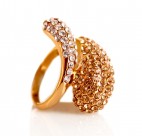 代表幸福的钻戒图片