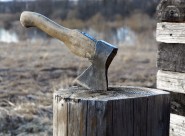 尖利的斧头图片