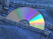 牛仔裤兜的特写图片