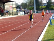 操场上的赛跑比赛图片