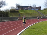 操场上的赛跑比赛图片