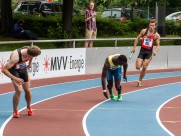 激烈的接力跑图片