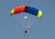 有挑战性的滑翔伞运动图片大全