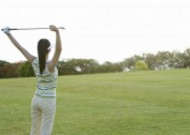 打高尔夫球女性图片