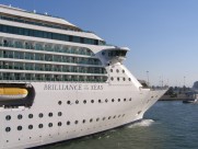 大型豪华游轮图片