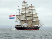 造型独特的帆船图片