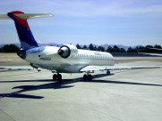 停在地面的民航客机图片