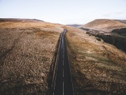 宽敞的公路的图片