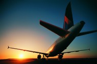 傍晚的飞机图片大全