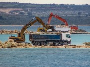 正在施工作业的挖掘机图片大全