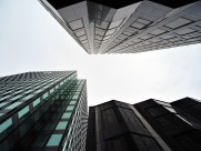 高大耸立的写字楼图片