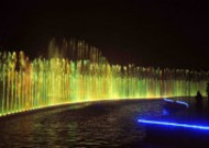 五光十色人工喷泉图片