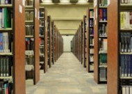 整洁安静的图书馆图片