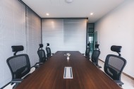 商务办公室会议室图片