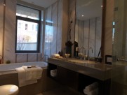 大连星海湾壹号样板房卫生间图片