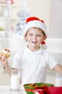 戴圣诞帽的儿童图片