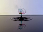各种颜色水滴的倒影图片大全