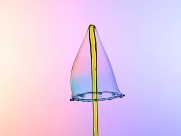 水滴喷撞伞型水花图片