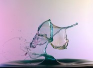 四处飞溅的水花背景图片