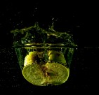 水珠飞溅摄影图片