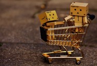 购物车上的纸箱人图片