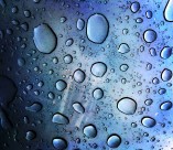 窗外的雨滴图片