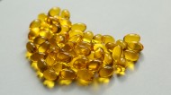 金色鱼肝油图片