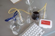 医用急救包烧杯试管图片