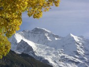 巍峨秀丽的雪山图片