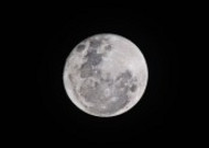空中的月亮图片大全