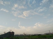 天空中飘动的白云图片