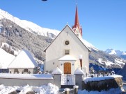 厚厚的积雪图片