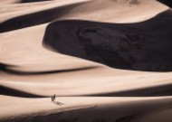 荒芜的沙漠风光图片