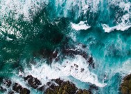 激起的浪花图片