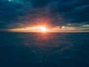 海面上的日出风景图片